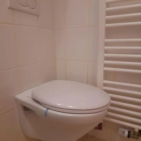 Zwei-zimmer In Wiesbadens Westend Apartment